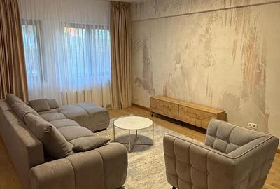 Apartament cu 4 camere semidecomandat în Aviației