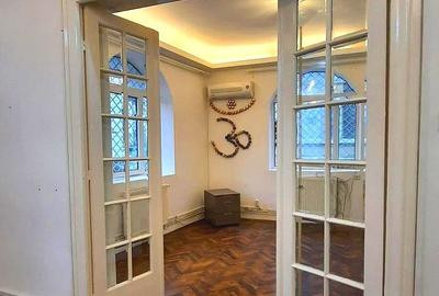 Apartament cu 3 camere semidecomandat în Eminescu