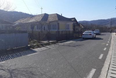 Casă individuală cu 3 camere cu Canalizare în Cislău