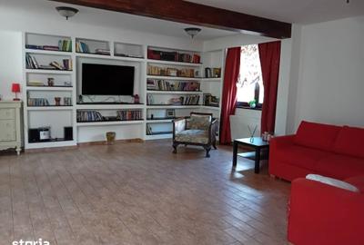 Casă cu 5 camere cu Teren 512 Mp în Mogoșoaia