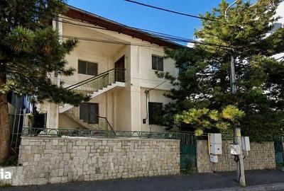 Apartament cu 4 camere semidecomandat în Central