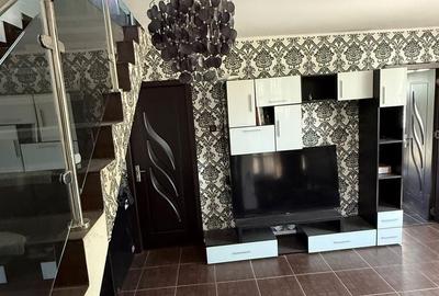 Casă cu 4 camere decomandat în Preajba