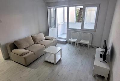 Apartament cu 2 camere semidecomandat, mobilat în Podu Roș