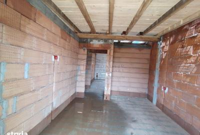 Casă cu 4 camere cu Teren 320 Mp în Ipotești