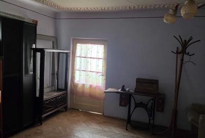 Casă cu 4 camere în Central