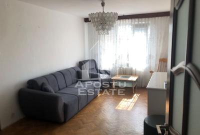 Apartament cu 4 camere semidecomandat în Circumvalațiunii