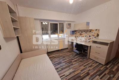 Apartament cu 3 camere, mobilat în Aradului