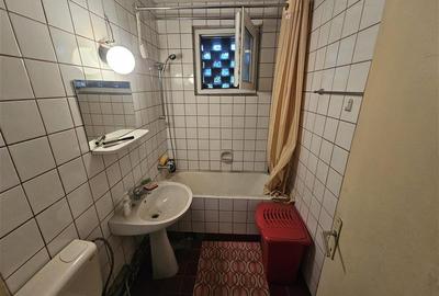 Apartament cu 2 camere semidecomandat în Micro I - 8