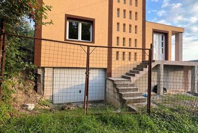 Casă cu 4 camere în Diaconești