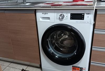 Apartament cu 3 camere decomandat în Berceni