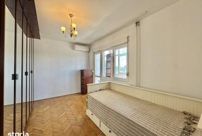 Apartament cu 3 camere semidecomandat, mobilat în 1 Mai