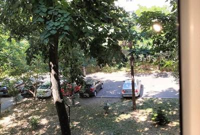 Apartament cu 3 camere semidecomandat în Circumvalațiunii