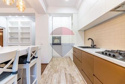 Apartament cu 3 camere semidecomandat, mobilat în Iancu Nicolae