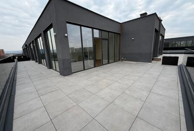 Apartament cu 3 camere semidecomandat, mobilat în Sopor