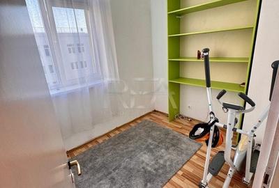 Apartament cu 3 camere semidecomandat în Vitan