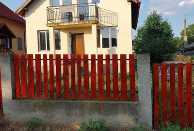 Casă cu 4 camere în Central - 1
