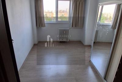 Apartament cu 3 camere semidecomandat în Gorjului