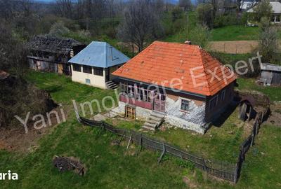 Casă cu 2 camere cu Teren 10156 Mp în Valea Iașului