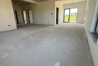 Casă cu 3 camere cu Teren 450 Mp în Central
