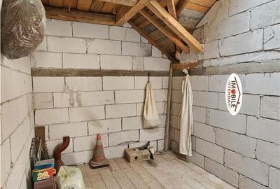 Casă cu 7 camere decomandat cu Teren 200 Mp în Lupeni - 13