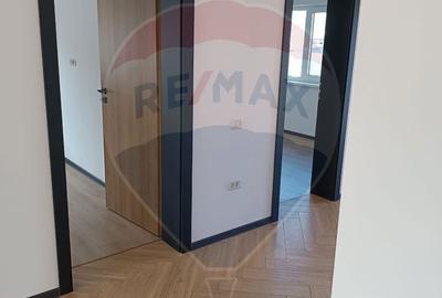 Casă cu 4 camere în Central - 2