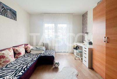 Apartament cu 3 camere semidecomandat în Gruia