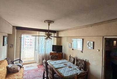 Apartament cu 3 camere decomandat în Teiul Doamnei
