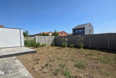 Casă cu 3 camere în Dumbrăvița