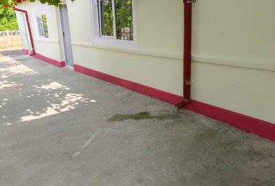 Casă cu 4 camere în Corbu