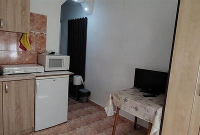 Garsonieră decomandată în Rogerius