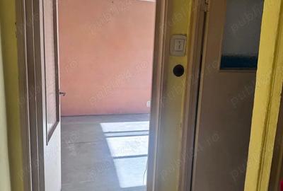 Apartament cu 2 camere semidecomandat în Negru Vodă