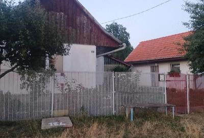 Casă cu 2 camere cu Teren 1800 Mp în Bumbești-Pițic