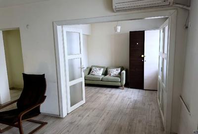 Apartament cu 3 camere semidecomandat, mobilat în Ștefan cel Mare