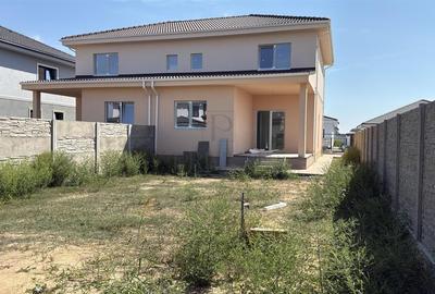 Duplex cu 4 camere cu Canalizare în Moșnița Nouă