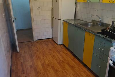 Apartament cu 2 camere decomandat în Tractorul - 4