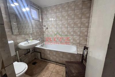 Casă cu 3 camere cu Teren 1623 Mp în Central - 7