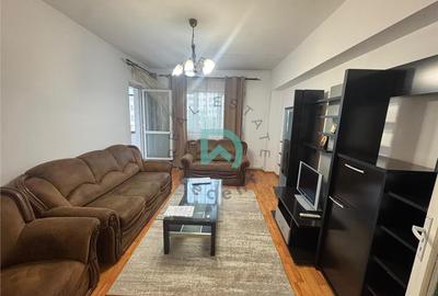Apartament cu 3 camere decomandat în Calea București