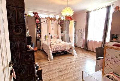 Casă cu 6 camere cu Teren 1500 Mp în Răzvad