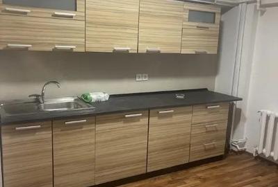 Apartament cu 2 camere decomandat în Trocadero