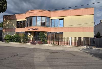 Spațiu comercial, de 1,500 mp, în Central - 3