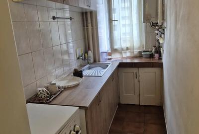 Inchiriez apartament 2 Florilor - 4