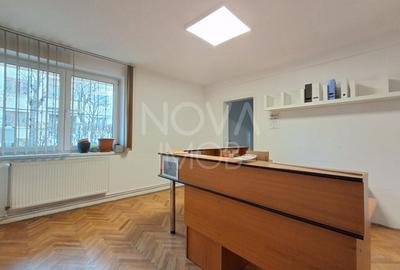 Birou, de 82.120002746582 mp, în Central