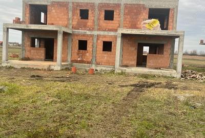 Casă cu 4 camere cu Teren 600 Mp în Moșnița Veche - 1