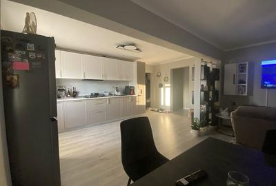 Apartament cu 3 camere decomandat în Central - 1