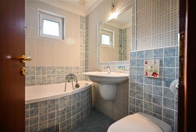 FILM! Rezidenta montana,decor apreciabil, pod mansardabil,garaj propriu,Central - 32
