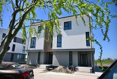 Duplex cu 5 camere cu Piscina în Odăi - 1
