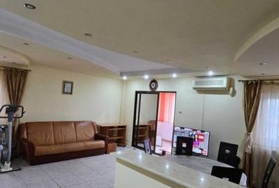 Apartament cu 3 camere semidecomandat, mobilat în Gara