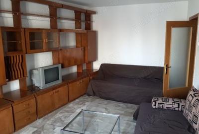 Garsonieră decomandată în Decebal