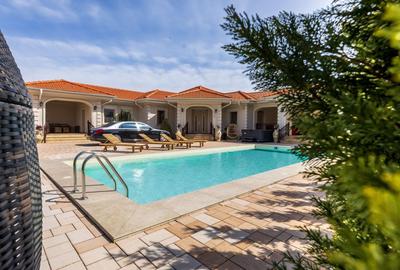 Apartament cu 3 camere semidecomandat în Intim - 1
