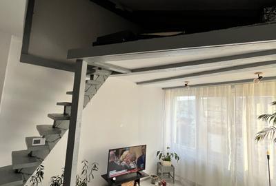 Apartament cu 4 camere decomandat în Zăvoi - 1